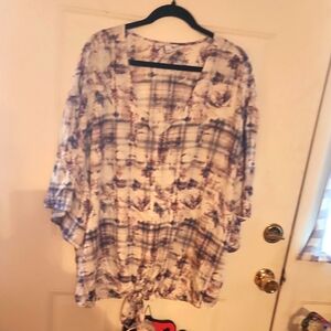 L'Oreal Blue and White Flutter Sleeve Blouse